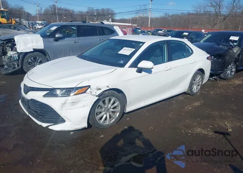 2019 Toyota Camry Le z USA, uszkodzony, nr VIN 4T1B11HK2KU198539